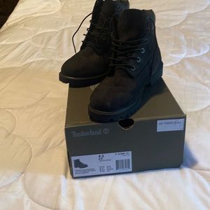 Beautiful timberlands like new